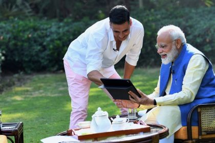 Akshay Kumar with modi