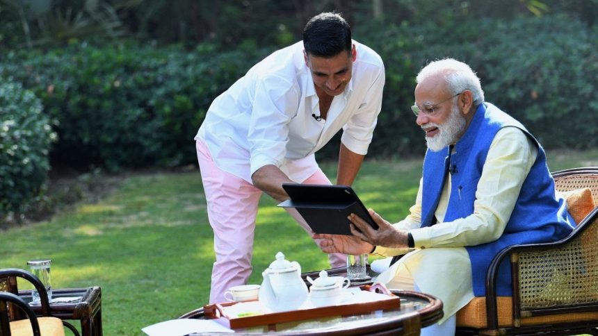 Akshay Kumar with modi